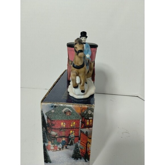 Dickens Collectables, Hand-Painted‎ Porcelain Carriage in Original Box - Picture 5 of 8